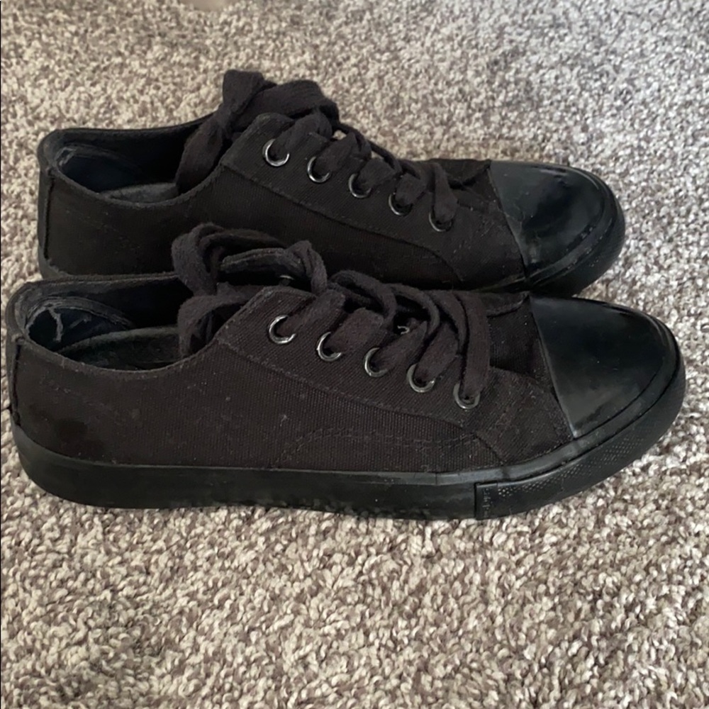 Black non-slip shoes